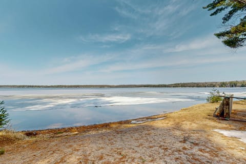 Roaming Deer Cottage House in St Germain