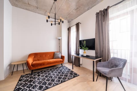 TV and multimedia, Living room, Seating area, Evening entertainment