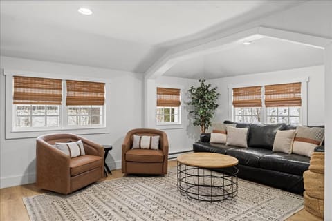 Communal lounge/ TV room, Living room, Seating area