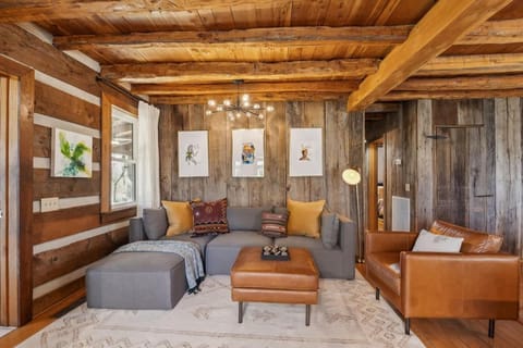 Cozy Lux Cabin With Game Room Cabin in Murfreesboro