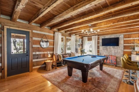 Cozy Lux Cabin With Game Room Cabin in Murfreesboro