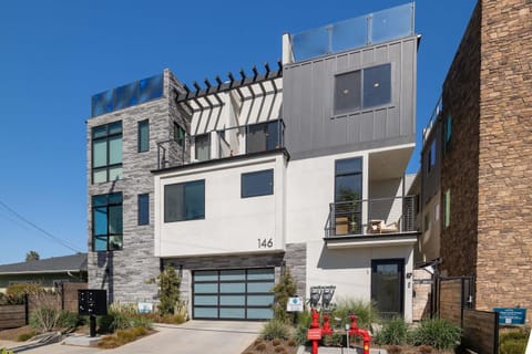 Walk to the Beach & Pier Ocean View Roof Deck House in Oceanside