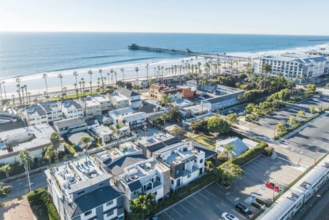 Ocean View Roof Deck - Walk to the Beach & Pier House in Oceanside