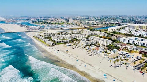Panoramic Water Views - Steps to the Beach - F-2 House in Oceanside