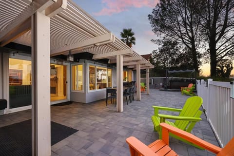 Hot Tub with A View and Large Back Deck & Game Room House in Rancho Bernardo