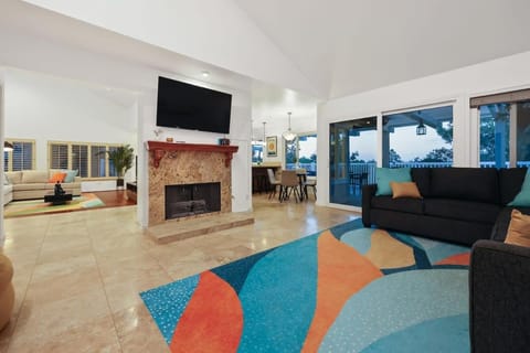 Hot Tub with A View and Large Back Deck & Game Room House in Rancho Bernardo