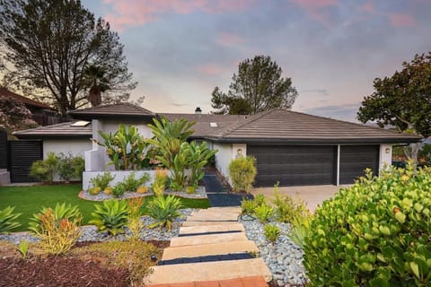 Hot Tub with A View and Large Back Deck & Game Room House in Rancho Bernardo