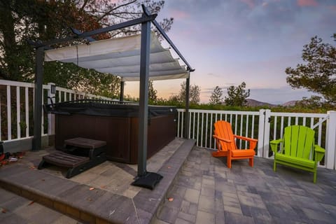 Hot Tub with A View and Large Back Deck & Game Room House in Rancho Bernardo