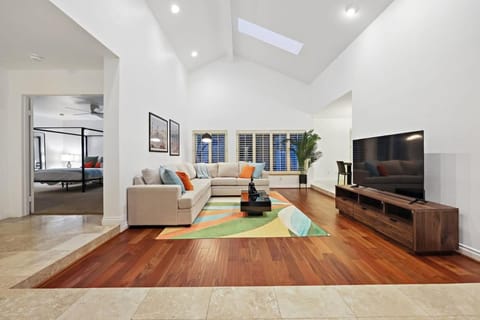 Hot Tub with A View and Large Back Deck & Game Room House in Rancho Bernardo