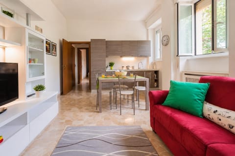 TV and multimedia, Living room, Seating area, Dining area, Evening entertainment