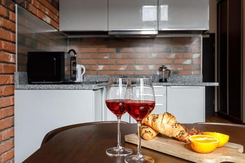 Kitchen or kitchenette, Food and drinks, Food, Drinks, Alcoholic drinks
