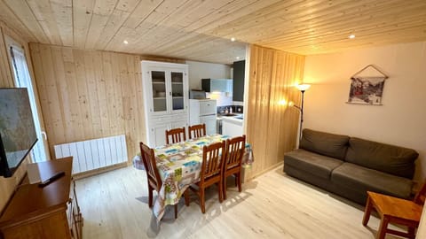 TV and multimedia, Kitchen or kitchenette, Living room, Dining area