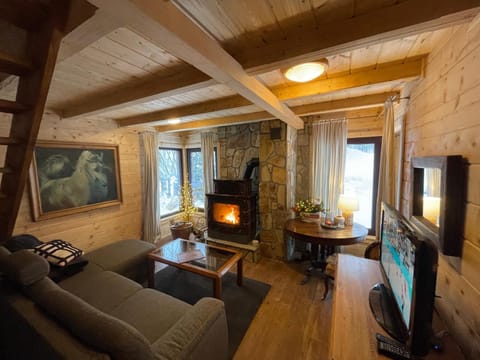 Communal lounge/ TV room, TV and multimedia, Living room, Seating area, Evening entertainment