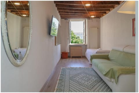 Bed, TV and multimedia, Living room, Photo of the whole room, Seating area, Bedroom