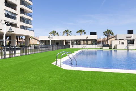 Day, Swimming pool