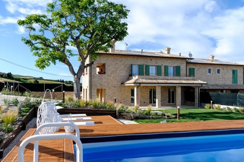 Property building, Garden, Pool view, Swimming pool, sunbed