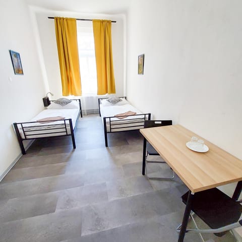 Bed, Photo of the whole room, Seating area, Dining area, Bedroom