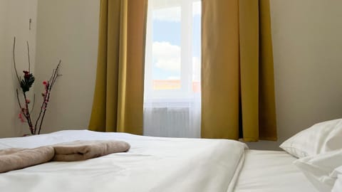 View (from property/room), Decorative detail, Bedroom, City view, Street view