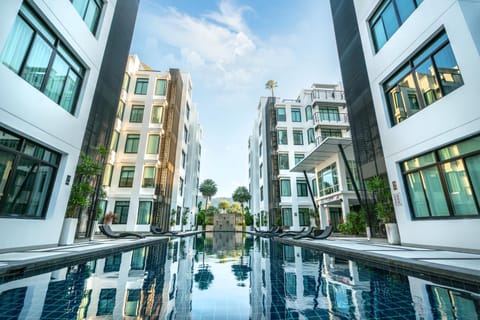 Property building, Swimming pool