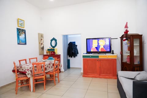 Communal lounge/ TV room, Facade/entrance, Dining area