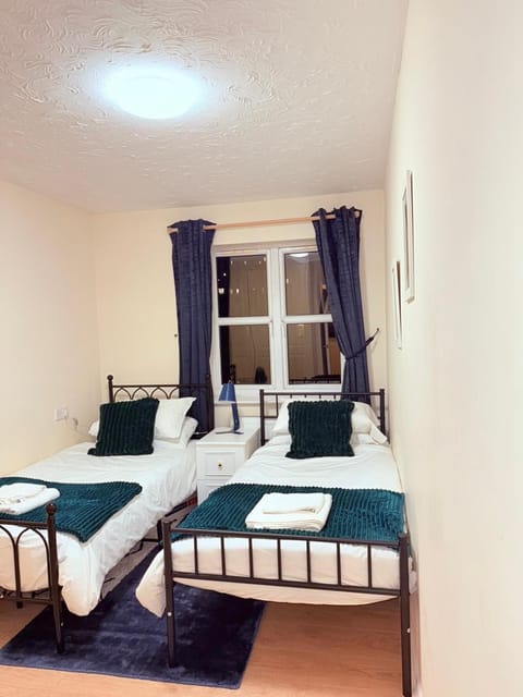 Photo of the whole room, Bedroom, towels