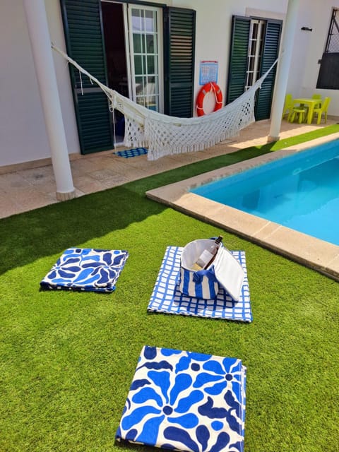 Patio, Bed, Day, Garden, Garden view, Pool view, Swimming pool, sunbed