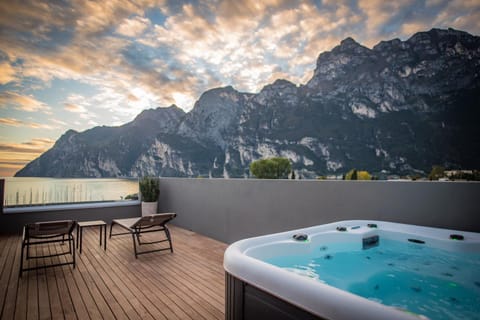 Nearby landmark, Natural landscape, Hot Tub, View (from property/room), View (from property/room), Balcony/Terrace, Other, Decorative detail, Lake view, Lake view, Landmark view, Landmark view, Mountain view, Mountain view, Swimming pool, Sunset, Open Air Bath