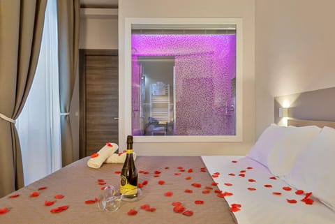 Shower, Bed, Photo of the whole room, Bedroom