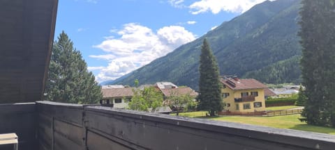Balcony/Terrace, Mountain view