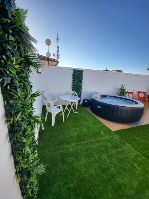 Hot Tub, Swimming pool, sunbed