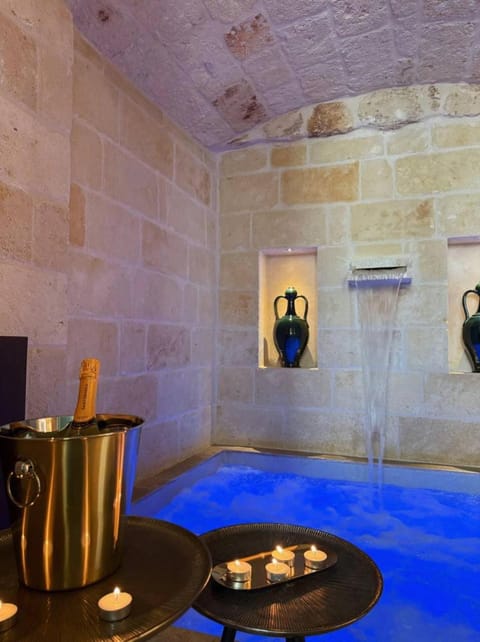 Hot Tub, Swimming pool