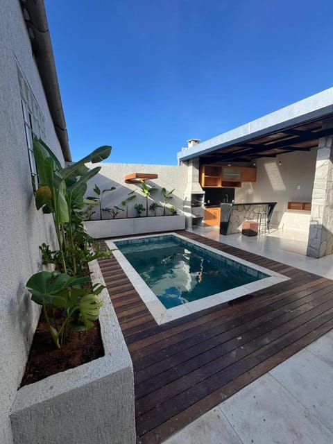 Restaurant/places to eat, Pool view, Swimming pool
