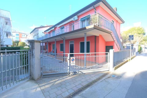 CASA ROSSA tre camere in centro Apartment in Lido di Jesolo