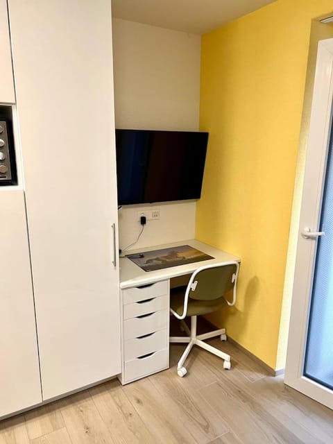 City Center Zurich Downtown Studio with Balcony Erlach - Self Checkin Apartment in Zurich City