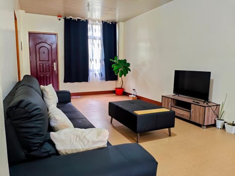 Communal lounge/ TV room, TV and multimedia, Living room, Seating area, Evening entertainment