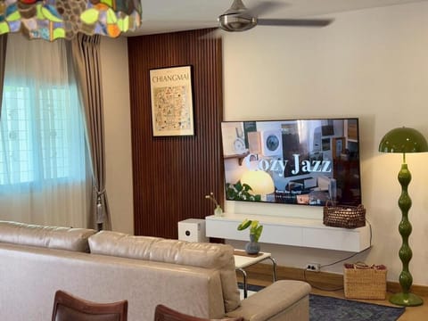 Communal lounge/ TV room, TV and multimedia, Living room, Seating area