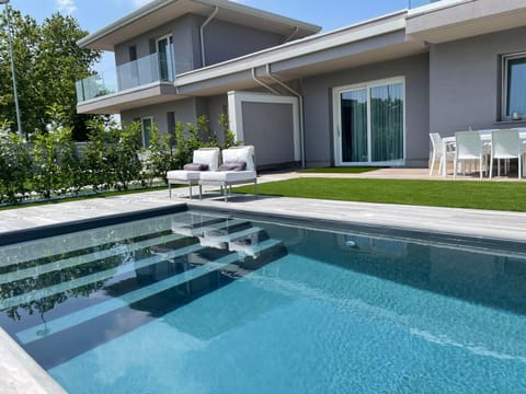 Property building, Garden, sunbed