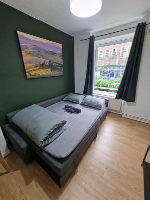 Bed, Living room