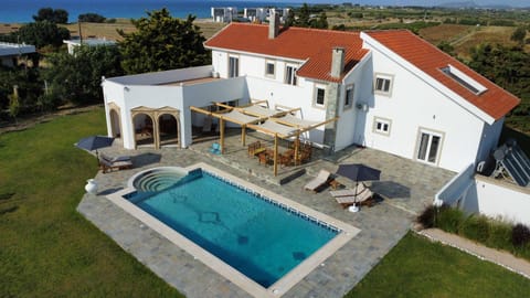 Property building, Bird's eye view, Swimming pool