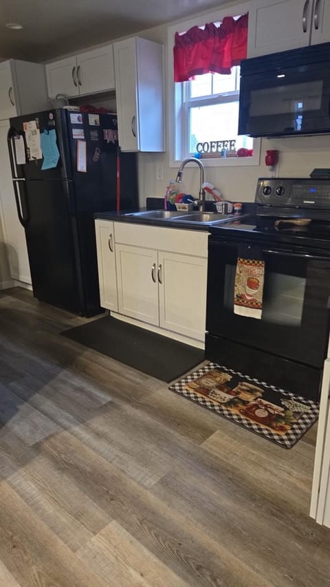 Kitchen or kitchenette, oven, stove