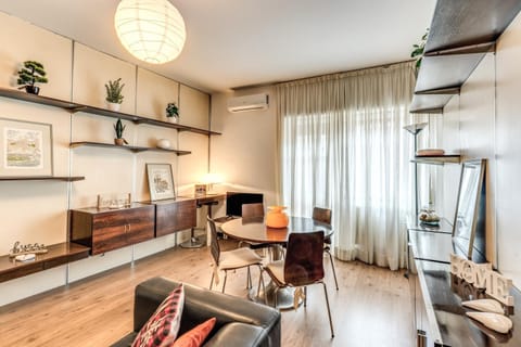 Living room, Dining area, air conditioner
