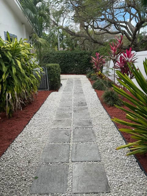 Charming two Bedroom in the Gables For Rent House in Coral Gables