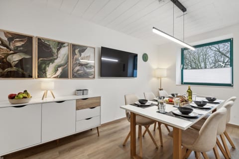 Living room, Dining area, Evening entertainment