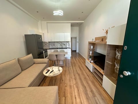 Kitchen or kitchenette, Living room, Seating area, Dining area, minibar, oven