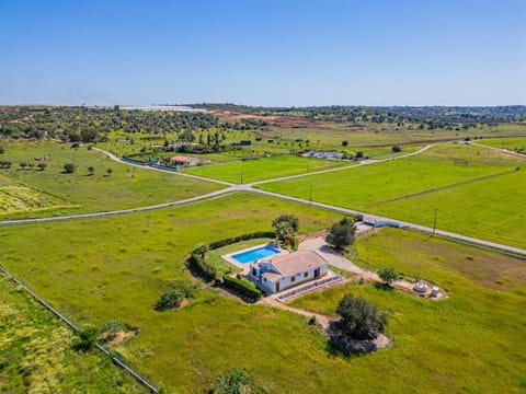 Property building, Day, Natural landscape, Bird's eye view, Pool view, Swimming pool