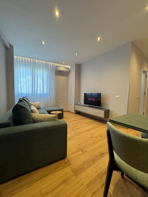 TV and multimedia, Living room, Seating area, air conditioner