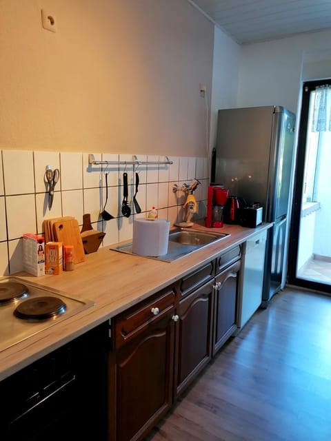 Coffee/tea facilities, Kitchen or kitchenette, stove, toaster