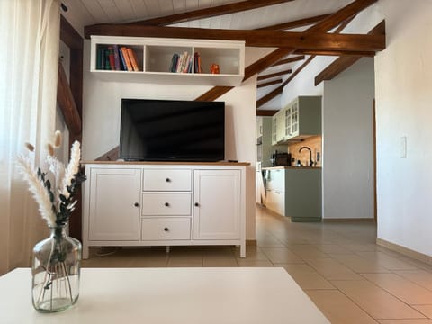 Communal lounge/ TV room, TV and multimedia, Kitchen or kitchenette, Evening entertainment