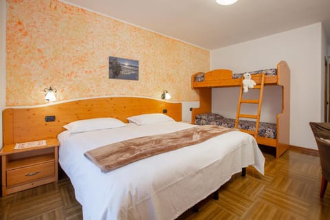 Bed, Bedroom, bunk bed