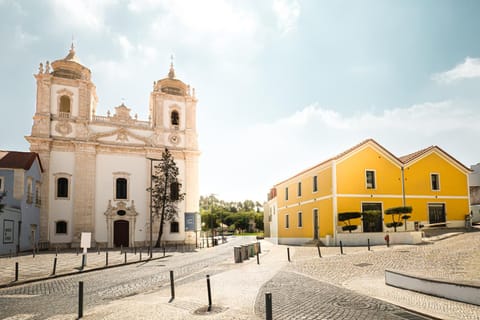 Landmark view, Street view